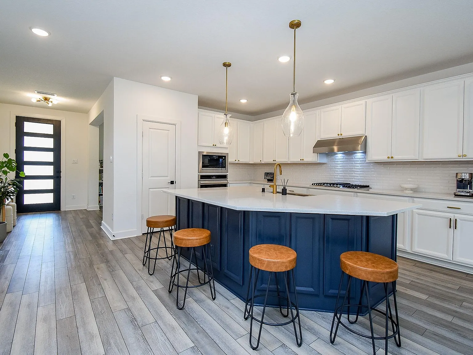 4 bed, 3.5 bath, 2865 sqft, $3,000 — Photo 4