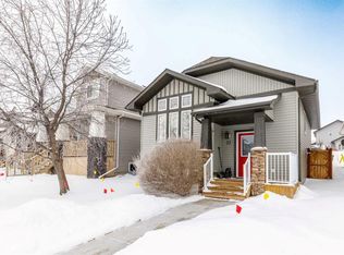 37 S Regatta Way, Sylvan Lake, AB T4S0E8