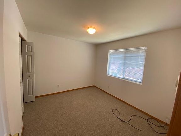 4th image of 246 S Dolphin St