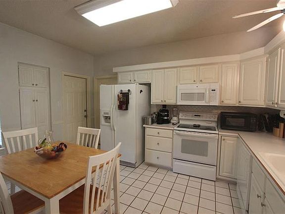 3rd image of 1109 Rosewood Dr