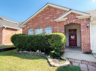 829 Stafford Station Dr, Saginaw, TX 76131