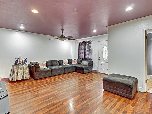 5th image of 105 Carolyn Drive