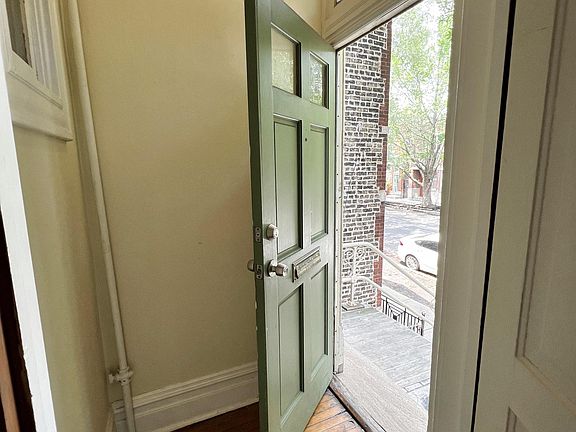 3rd image of 1811 W Cortland St #1F