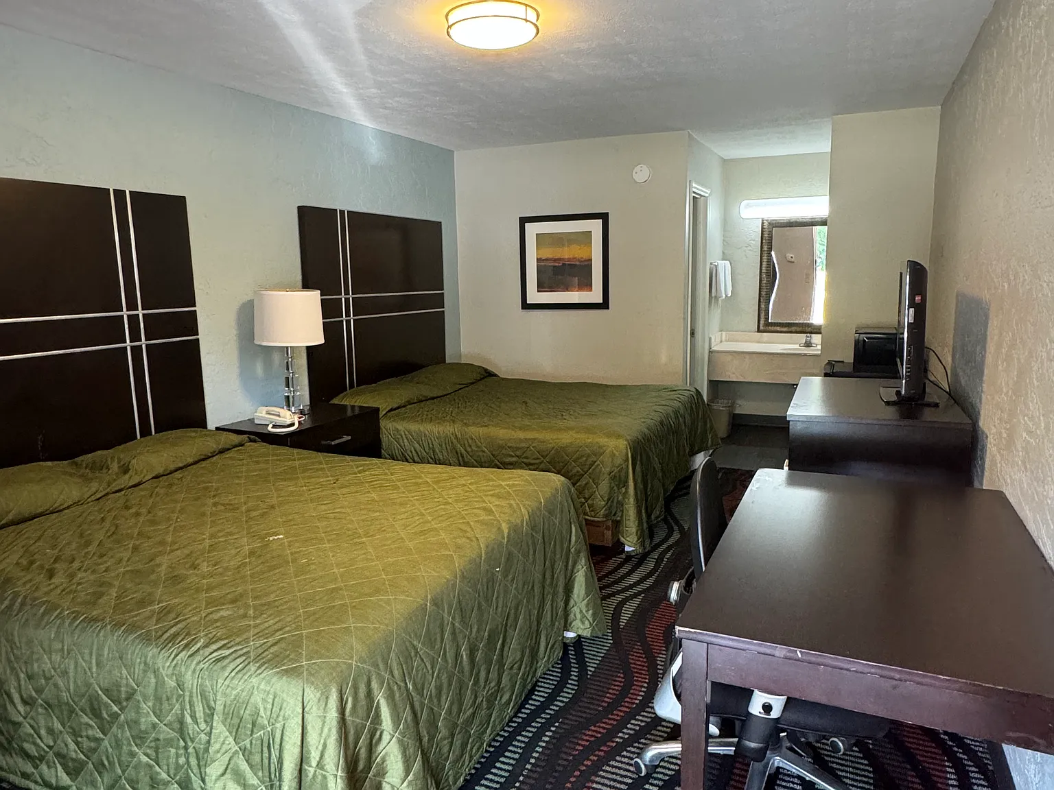 Studio, 1.0 bath, 350 sqft, $750 — Photo 3