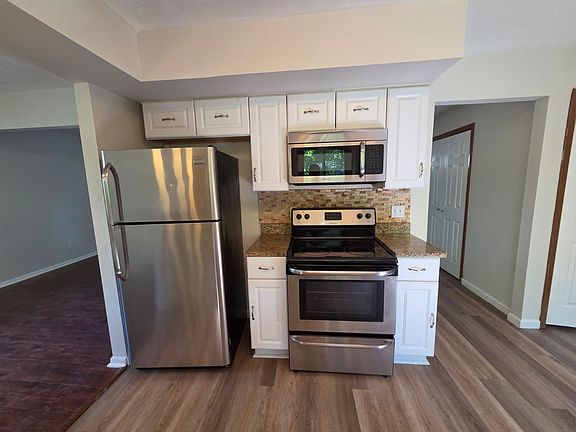5th image of 2540 Charney Rd
