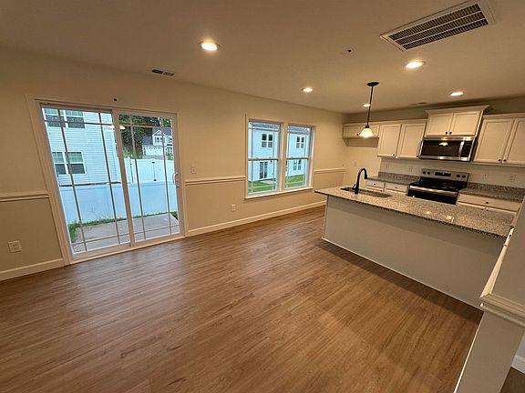 3rd image of 1211 Melrude Ct