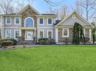 2 Mills Rd, Suffern, NY 10901