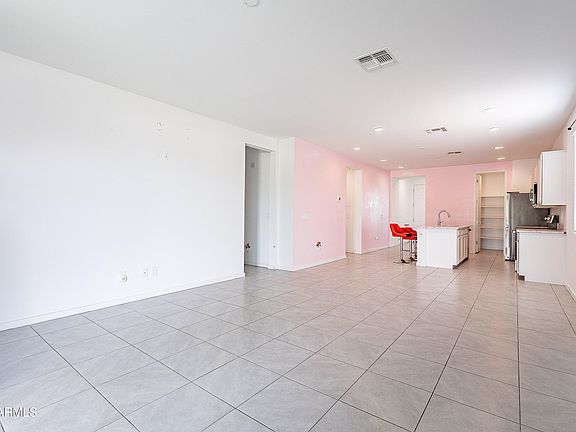 5th image of 1068 W HESS Avenue