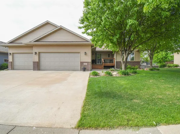 5125 S Manchester Ct, Sioux Falls, SD 57108