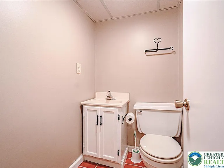 239 E Church St — Photo 31
