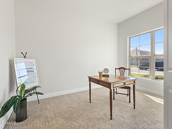 5th image of 105 Spider Lily Ln