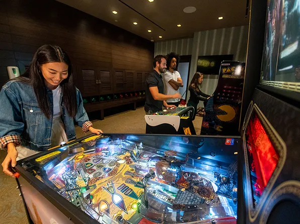 555 10th Avenue image 2 of 13