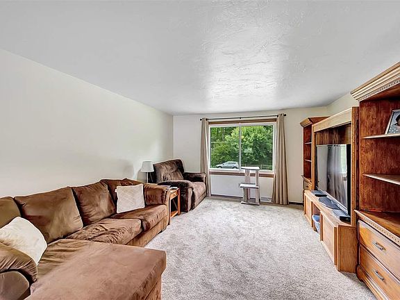 3rd image of 1540 Woodsdale Ave