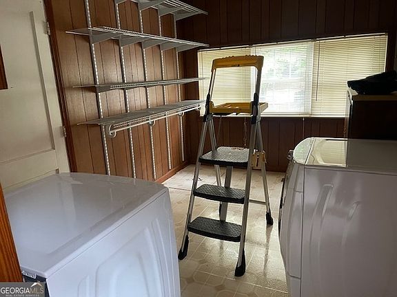 5th image of 320 Parkway Dr