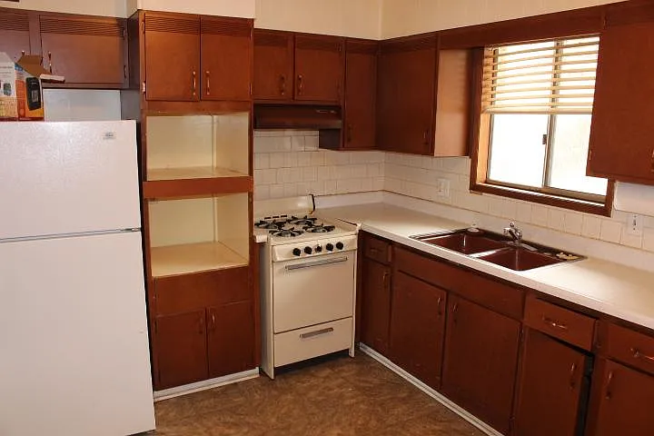 115 S Sterling Ave — Photo 3