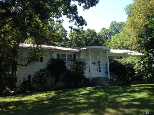 33 Mountain Ave, Monsey, NY 10952