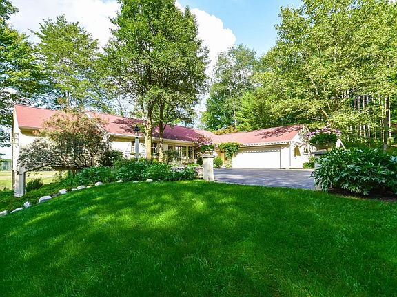 2nd image of 5999 Grand River Dr NE