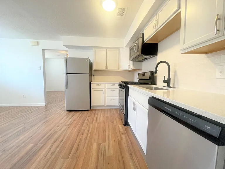 2309 Wesley St #B — Photo 4