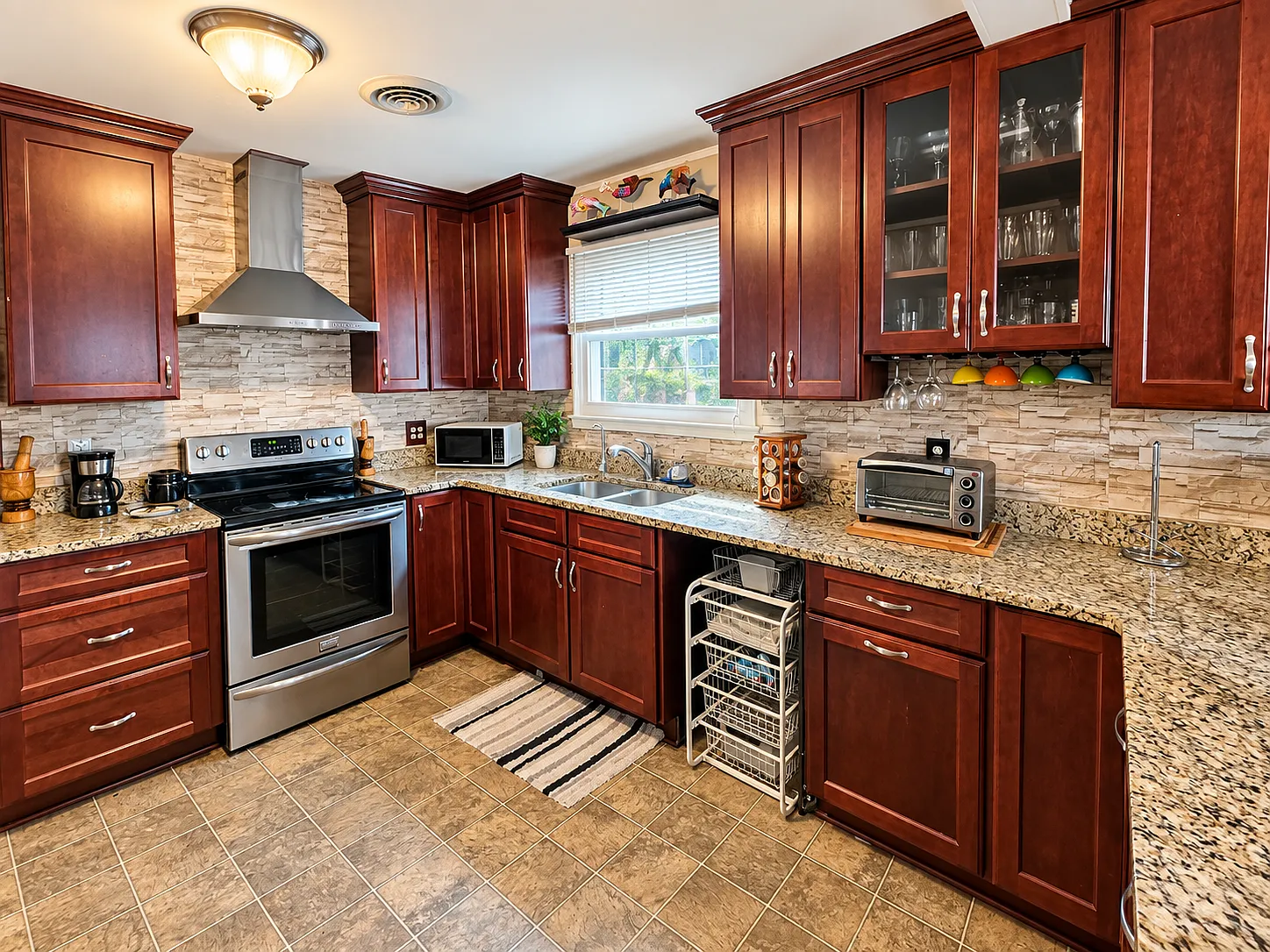 4 bed, 1700 sqft, $2,700 — Photo 3
