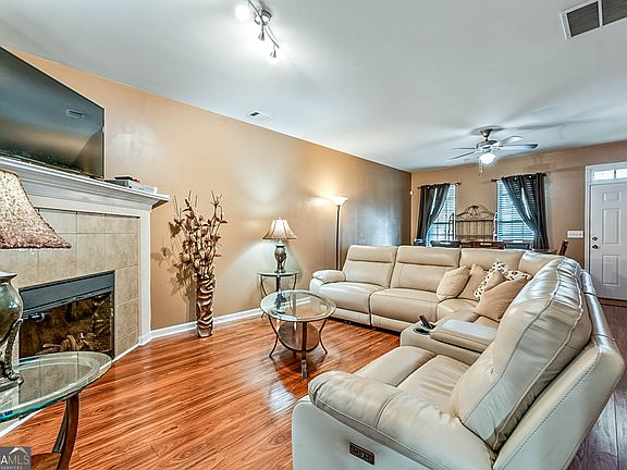 2nd image of 2904 Ridgeview Dr SW