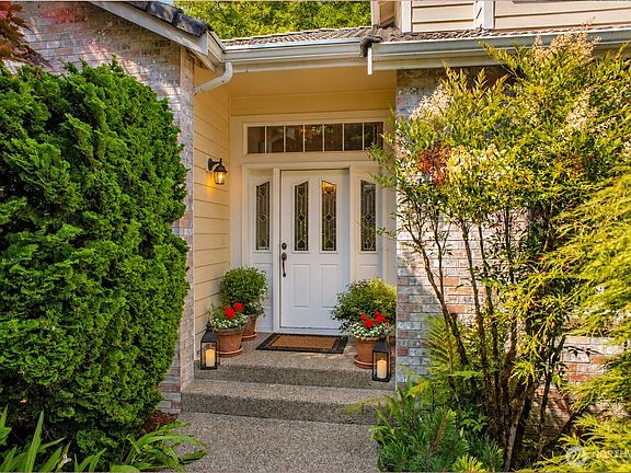 5th image of 403 Sheridan Place