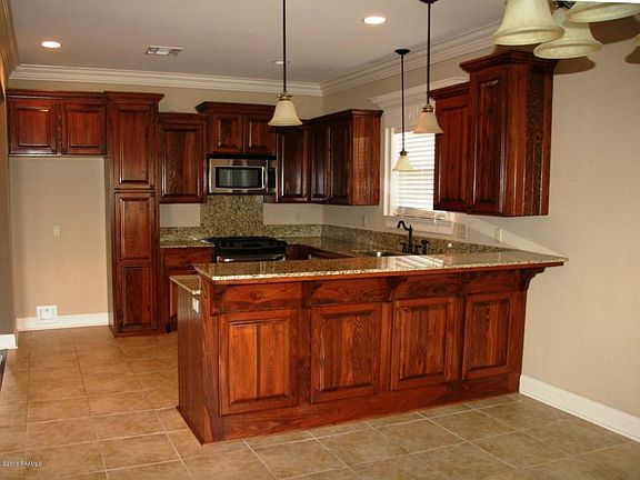 5th image of 323 Oak Hill Ln