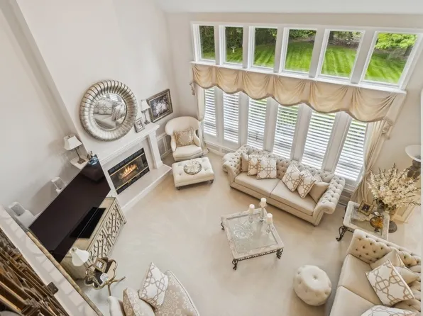 9428 Greenbelt Dr, Urbandale, IA 50322