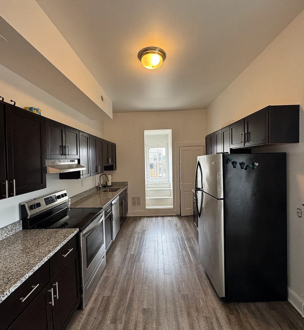 2 bed, 1000 sqft, $1,800 — Photo 3