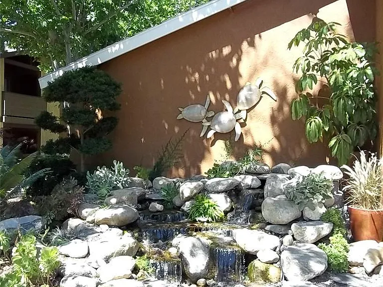 Citrus Gardens Apartments — Photo 13