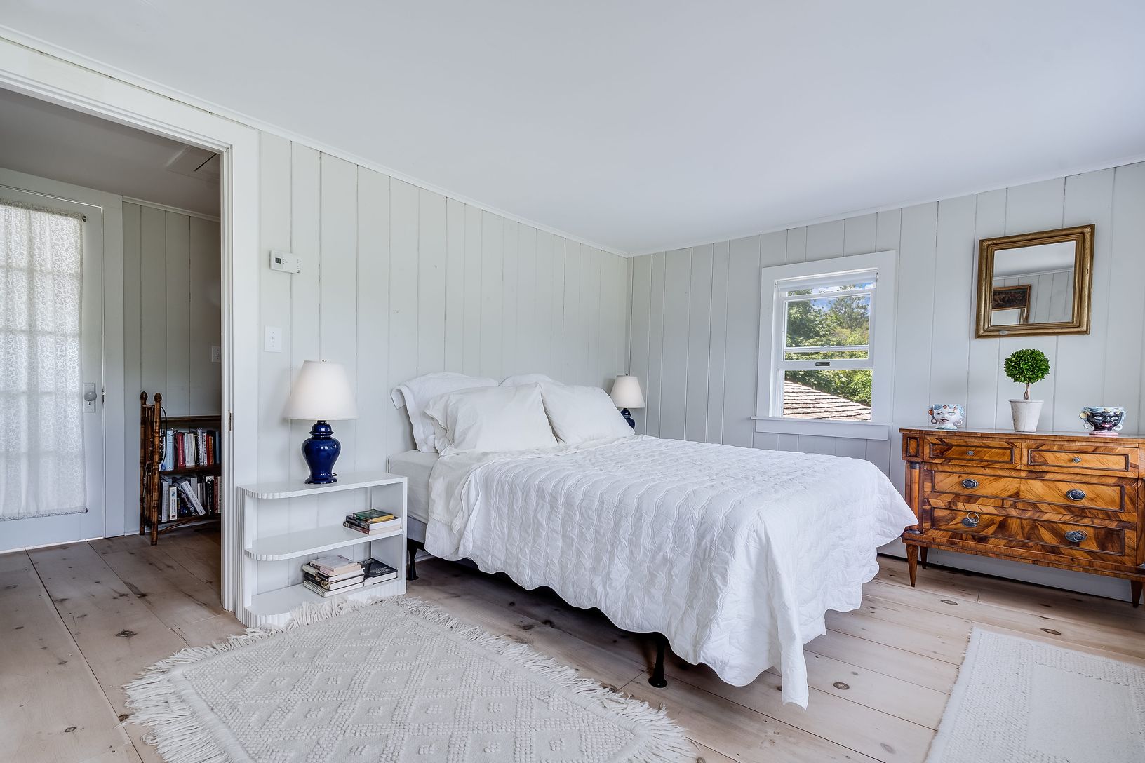  Farmhouse Guest Bedroom