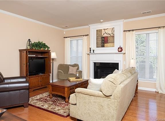 5th image of 15539 Canmore St