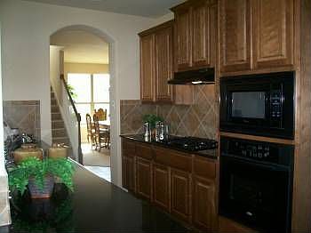 2nd image of 2600 Ravenwood Dr