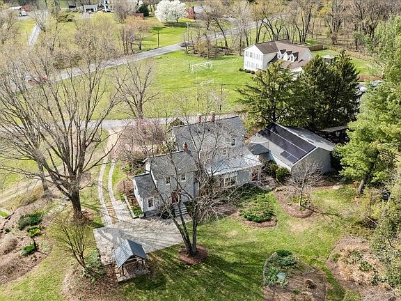 4th image of 22315 Nicholson Farm Rd