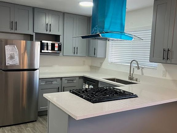 2nd image of 553-555 E Flower St #555-8
