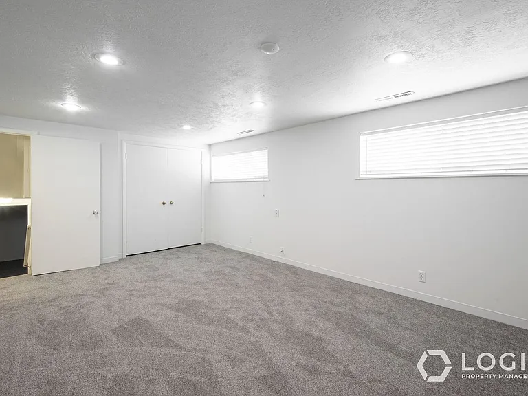 1911 E Cecelia Cir #1911 CECILIA CIRCLE — Photo 17