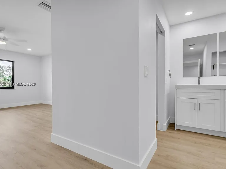 8535 Casa Del Lago #F — Photo 15