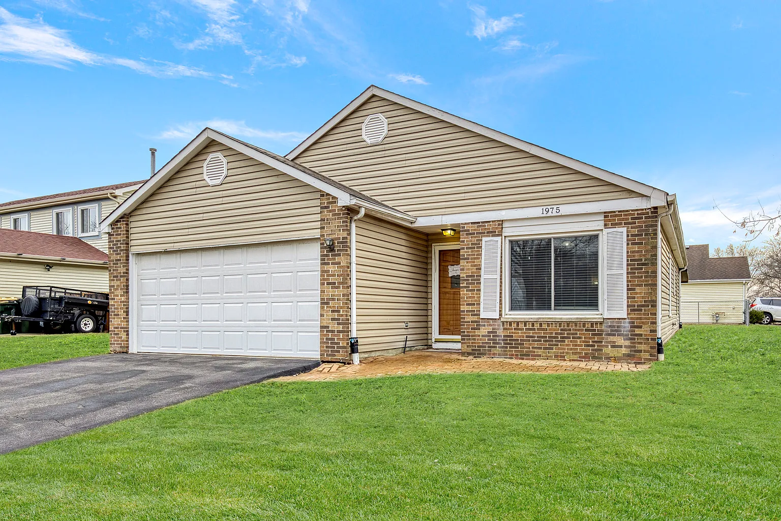 1975 Eastman Ln photo 1