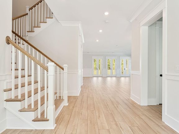 2nd image of 3550 Clambank Dr