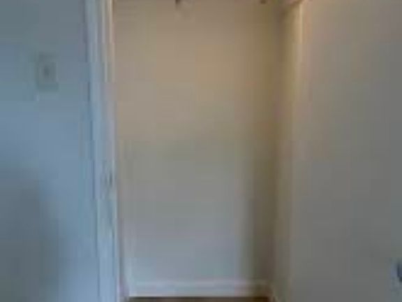 4th image of 200 Maplewood Dr #2