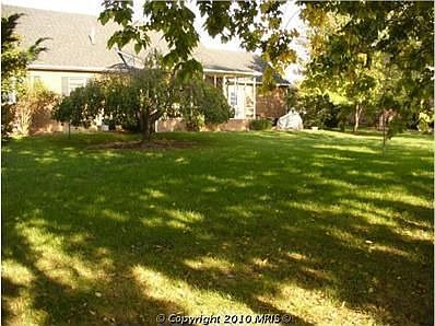 3rd image of 418 Boyd St