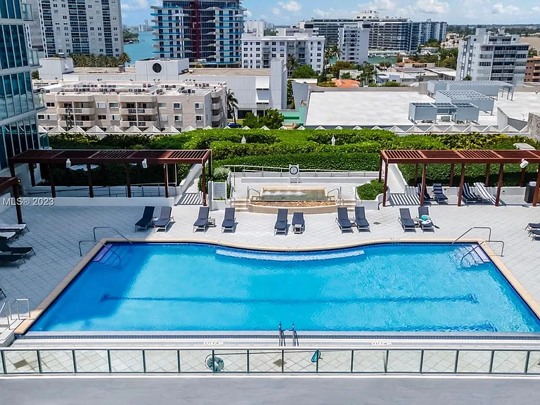 Collins Ave — Photo 47