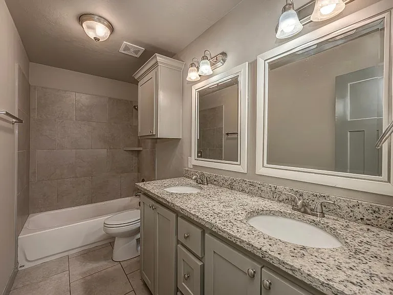 8404 NW 158th St — Photo 20