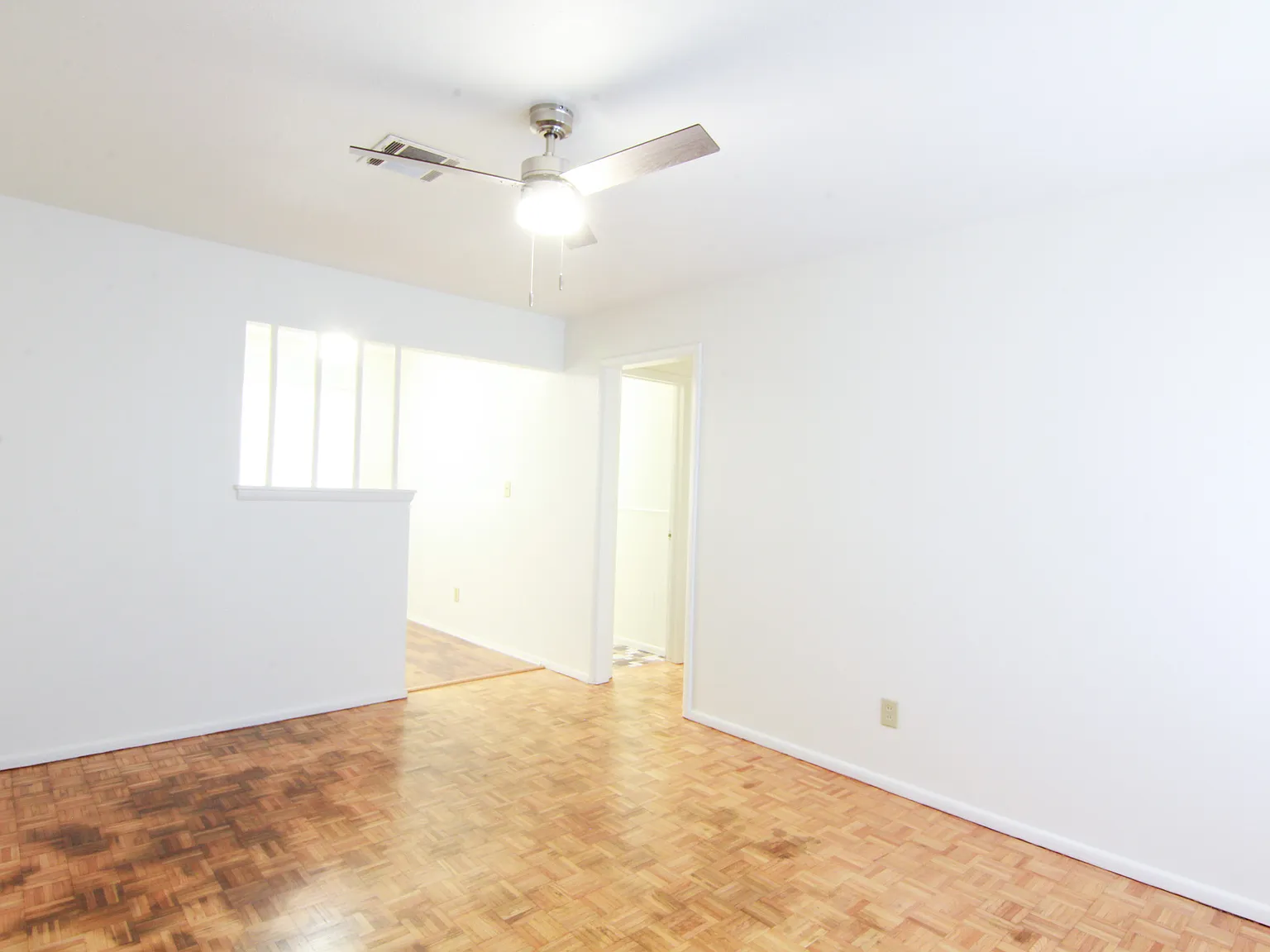 3 bed, 1.5 bath, 875 sqft, $1,350 — Photo 3