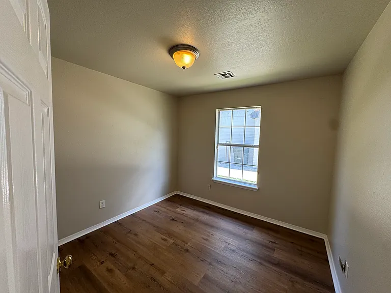 223 N Valley Dr — Photo 13