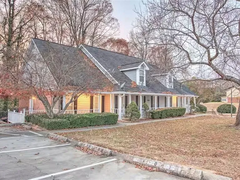 846 Park Pl NE — Photo 3