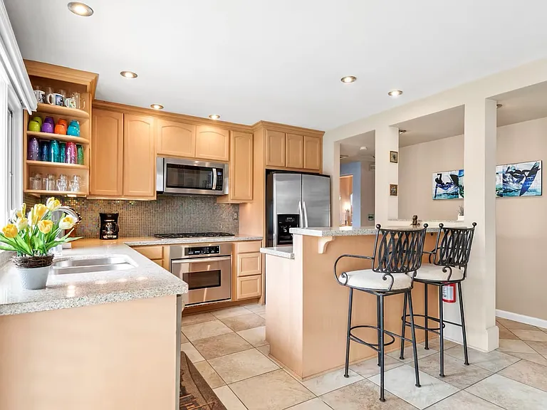 21111 Barbados Cir — Photo 33