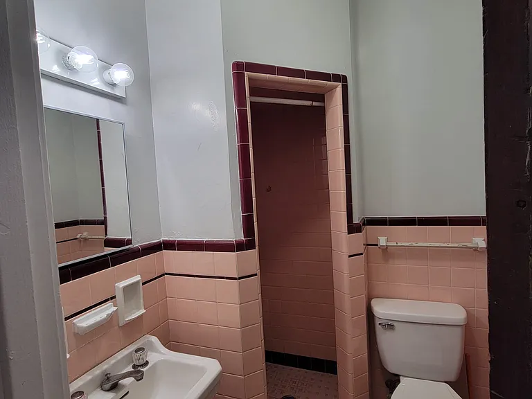 733 N 9th St #2R — Photo 3