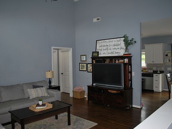 3rd image of 51 Mackay Ln