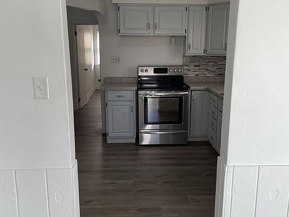 Dining room to kitchen