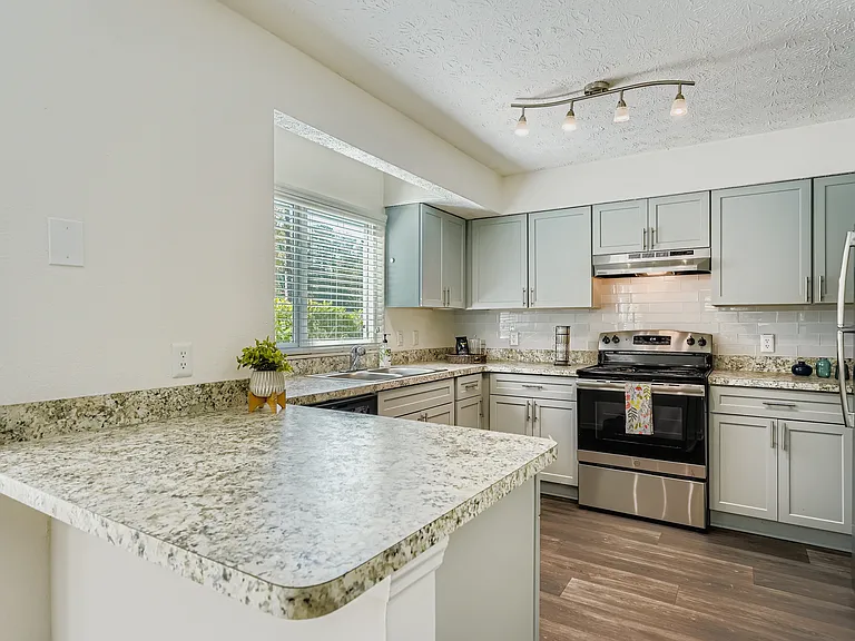 2200 Big Creek Apartments — Photo 15